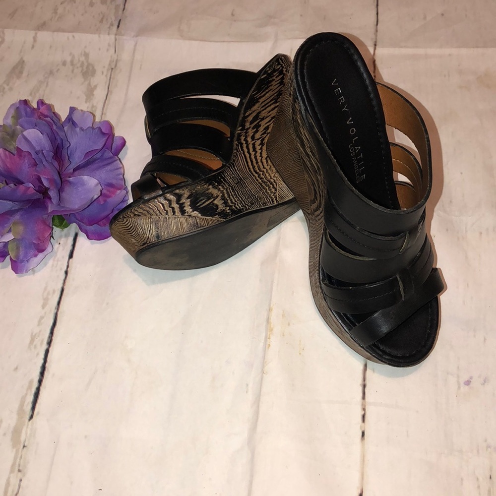 Very Volatile Los Angeles wedges size 6